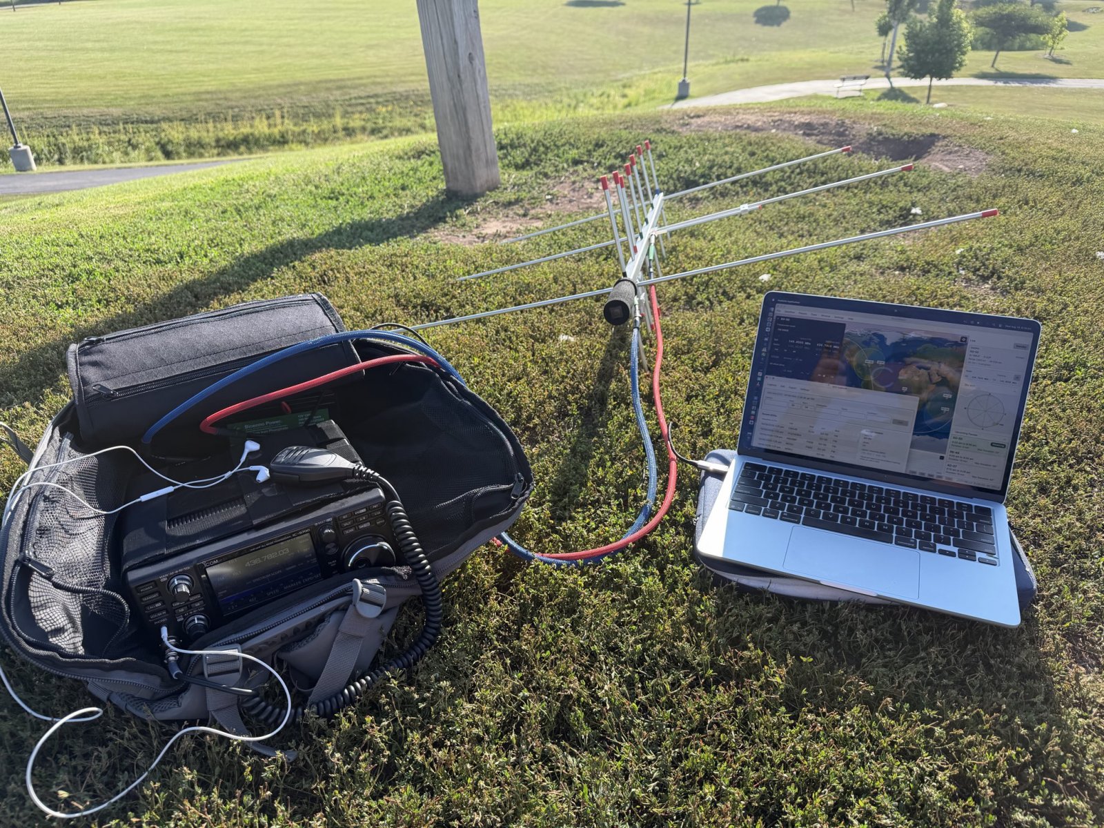 KH6WI outdoor satellite pass with directional antenna and MacBook
