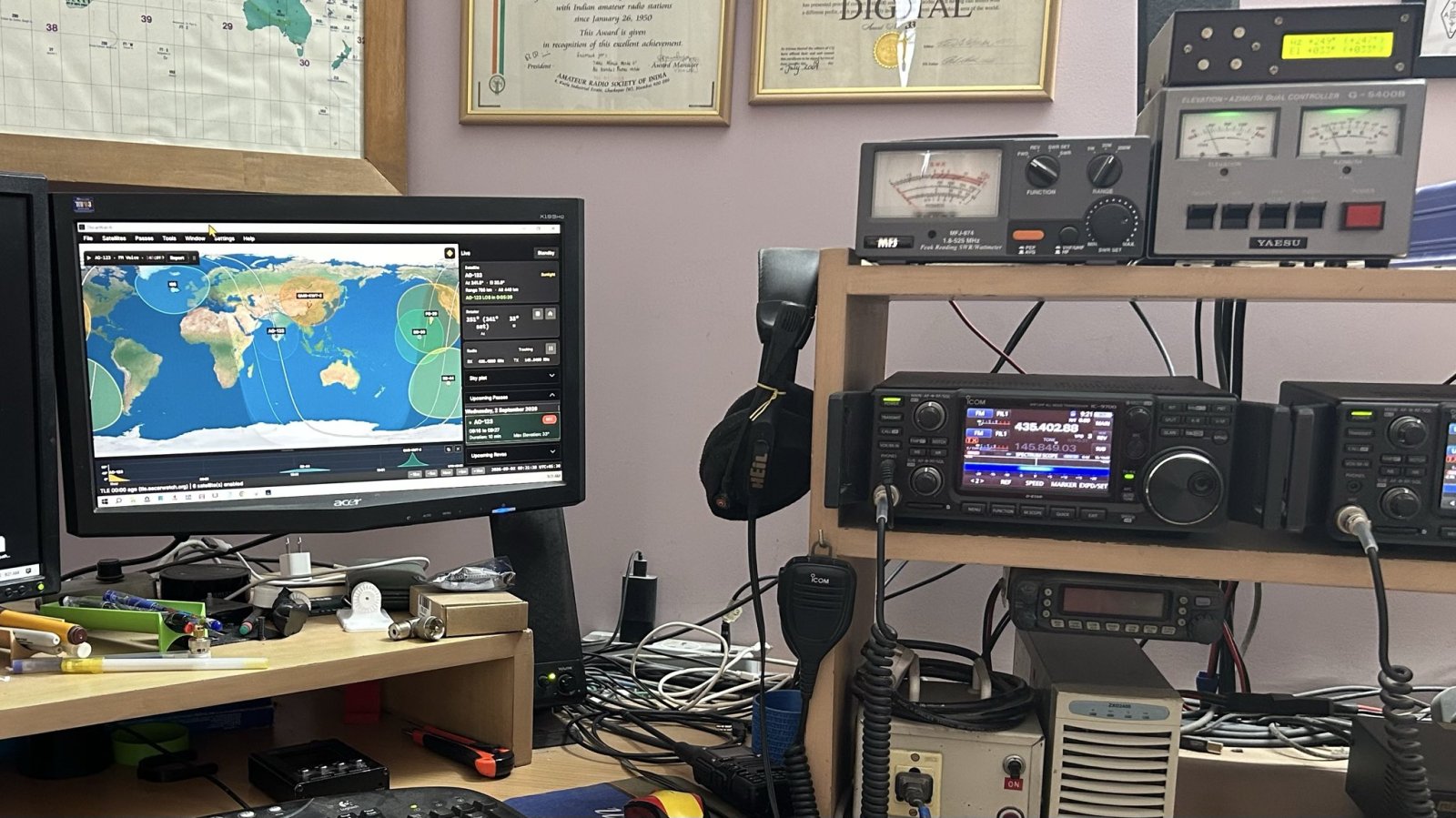 VU2LBW satellite station with OscarWatch Tracker and IC-9700